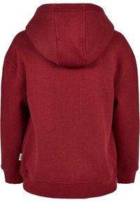 Einfache dunkelrote Kapuzenjacke mit langen Ärmeln, gerippten Bündchen und einer Kapuze, von hinten vor einem weißen Hintergrund dargestellt.