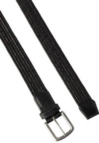 Cinturón negro tejido hecho de material elástico con detalles de cuero, presenta una hebilla de metal plateado y puntas planas para un ajuste seguro.