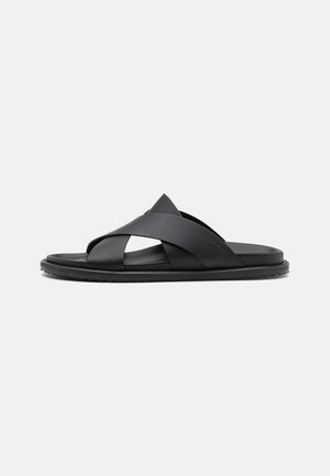 Stuart Weitzman, BERKLEY - Sandalias planas - black