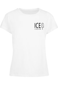 Hvid bomulds T-shirt med rund halsudskæring. Foran er der teksten "IS" i sort, ledsaget af en kontur af en ispind.