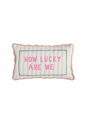 Next, 50 X 30CM HOW LUCKY ARE WE EMBROIDERED SLOGAN CUSHION UNISEX - Poduszka dekoracyjna