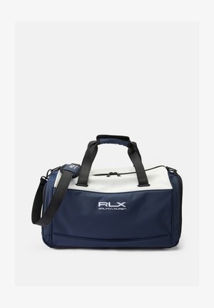Bolso de lona azul marino hecho de material duradero, con un panel superior blanco, asas negras y correa de hombro ajustable; cierre con cremallera.