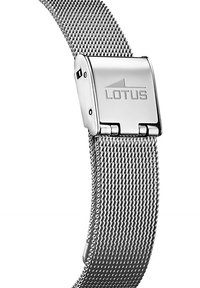 Sidabro tinklelio laikrodžio dirželis su poliruotu metaliniu užsegimu, ant kurio išraižytas "LOTUS" logotipas. Tekstūruoto audinio dizainas užtikrina komfortą.