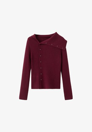 Viininpunainen ribbineulottu neulepaita, jossa on pitkät hihat, leveä kaulus ja napitus edessä. Kangas on tekstuuriltaan eläväinen.