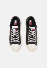 Tommy Jeans FOXING - Trainers - black