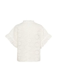 Blusa blanca hecha de algodón bordado, con un collar con ondas, mangas cortas con volantes y un patrón floral recortado.