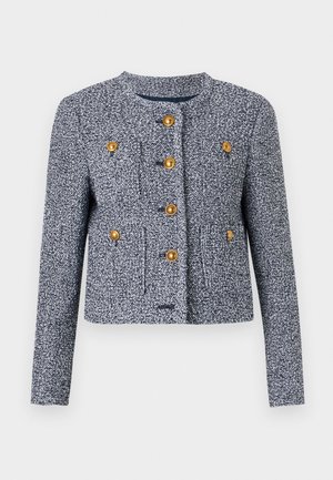 Geacă scurtă din tweed bleumarin și alb pentru femei, cu decolteu rotund și șase nasturi mari aurii decorativi în față.