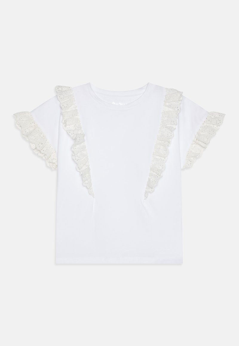Camiseta blanca de manga corta con volantes decorativos de encaje en los hombros. Material de algodón suave, corte relajado y escote redondo.
