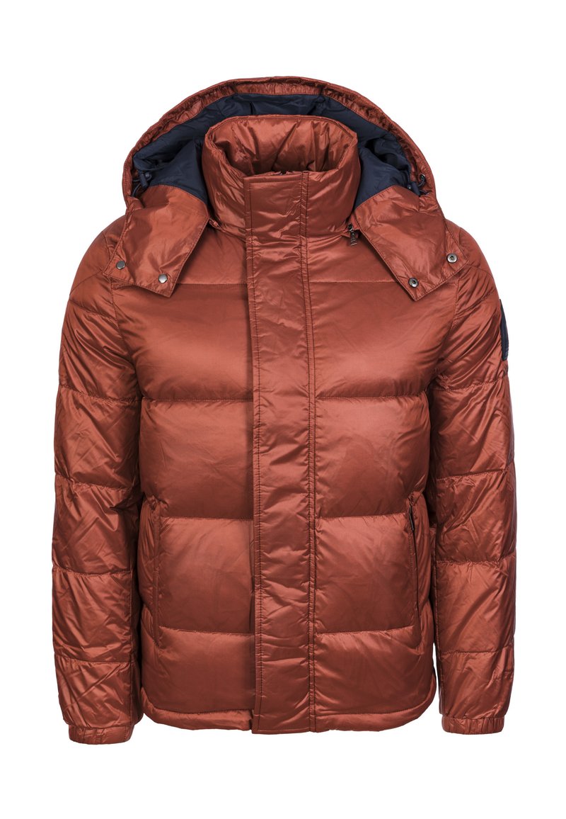 Giacca imbottita di colore ruggine con colletto alto e cappuccio. Tessuto liscio e lucido con due tasche laterali e dettagli con bottoni sul colletto.
