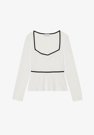 Bílý top s dlouhým rukávem a čtvercovým výstřihem, černým lemem, nabíraným předním detailem a pod vysokým pasem. Hladká tkanina s mírným pružením.
