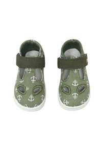 Sandali in tessuto verde con motivi bianchi a forma di ancora, design aperto e cinturino in Velcro. Presentano ritagli per la ventilazione e una suola in gomma bianca.