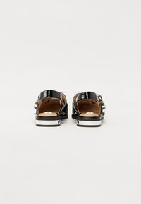 Thumbnail Image 3