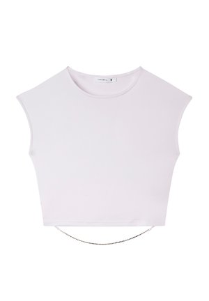 Top bianco corto con scollatura tonda e maniche corte strutturate, caratterizzato da un accento di catena d'argento all'orlo. Tessuto dalla texture liscia.