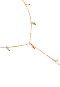 Collana in oro con perline multicolori in verde, rosa e blu. Anelli delicati con piccole accentuazioni dorate.