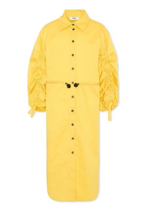 Abito giallo a maniche lunghe con bottoni, maniche arricciate, vita regolabile con coulisse, colletto appuntito e bottoni neri sul davanti.