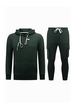 Donkergroene hoodie met witte trekkoorden en bijpassende joggingbroek met zijzakken en witte taillekoord.