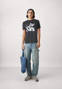 HUF GUNDAM RISING TEE UNISEX - T-shirt print - black