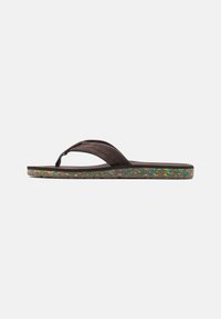 Brown flip-flop with a textured upper strap and a multicolored speckled sole. Lightweight design, flattened shape for comfort.
