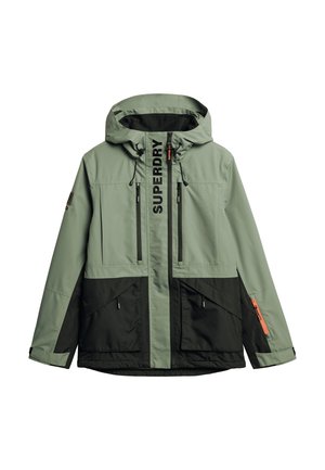 Grøn og sort hættejakke med frontlynlås, to vertikale brystlommer, to store nederste lommer og "SUPERDRY" logo på lynlåsflappen foran.