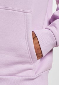 Karl Kani SMALL SIGNATURE ESSENTIAL - Felpa con cappuccio - lilac