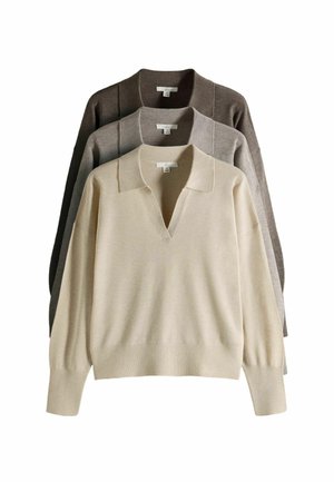 Drei langärmelige Strickpullover mit Kragen in Beige, Hellgrau und Dunkelbraun, vertikal auf einem weißen Hintergrund gestapelt.