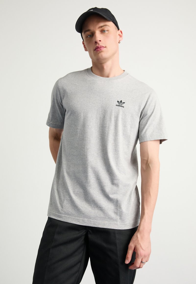 adidas Originals TREFOIL ESSENTIALS - Camiseta estampada - medium grey heather