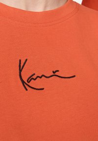 Karl Kani Jednoduché tričko - orange
