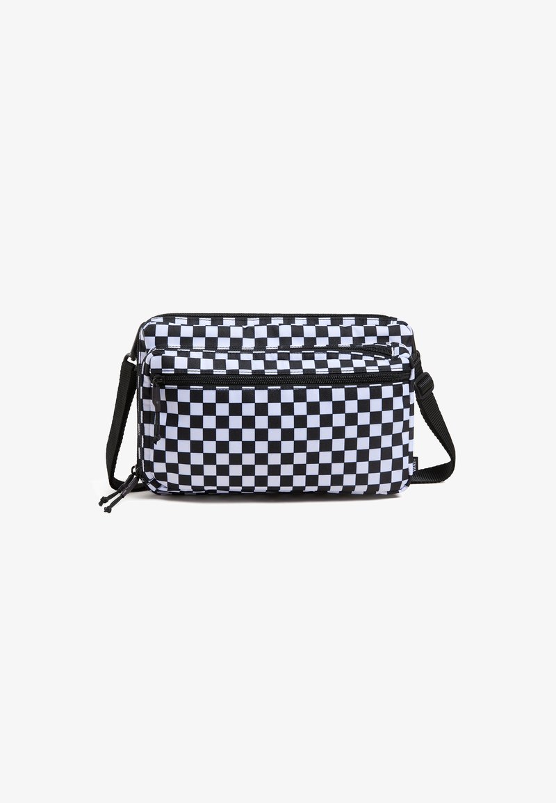 Bolso de patrón de tablero de ajedrez en blanco y negro con cierre de cremallera, correa ajustable y múltiples compartimentos para almacenamiento. Hecho de tela duradera.