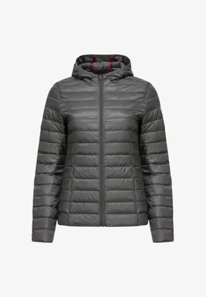 Doudoune gris foncé avec fermeture éclair, capuche, et design matelassé. Dispose de coutures horizontales et d'un matériau lisse et léger.