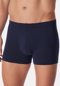 Marineblauwe boxershort gemaakt van een katoenmix. Heeft een naadloze elastische tailleband, een getailleerd ontwerp en een functionele voorklep.