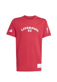 Červené tričko s krátkym rukávom a bielym textom "LIVERPOOL FC" na prednej strane a klubovým erbom na pravom rukáve.