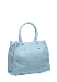 Ljusblå nallefilt handväska med två handtag, en strukturerad form och en texturerad yta. Har rundade hörn och sydda detaljer.