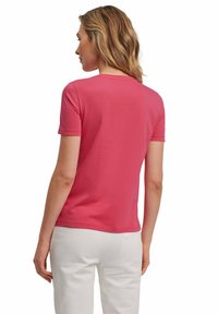 FALKE Basic Round Neck - T-Shirt basic - fuchsia