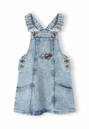 Vestido pichi de mezclilla azul claro con tirantes ajustables, bolsillo delantero con parche de corazón y cierres laterales con botones.