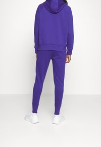 Under Armour Träningsbyxor - purple