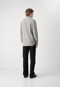 Thumbnail Image 5