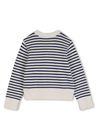 Λευκό πουλόβερ με οριζόντιες μπλε ναυτικές ρίγες, στρογγυλή λαιμόκοψη, ριμπ μανσέτες και μέση, εμφανίζεται επίπεδο από πίσω.