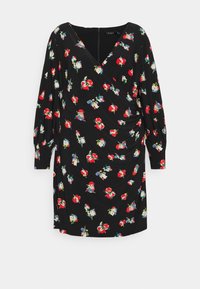 Zwarte jurk met lange mouwen, voorzien van rode en blauwe bloemenpatronen. Wikkelontwerp en rimpeldetail aan de zijkant, zachte stoftextuur.