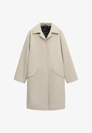 Manteau long en laine beige avec large col, fermeture avant dissimulée et poches à rabat inclinées, présenté sur fond blanc.