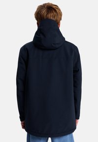 Marineblaue Kapuzenjacke mit glatter Textur, gerade geschnitten, mit elastischen Bündchen und einer Naht im oberen Rückenteil.