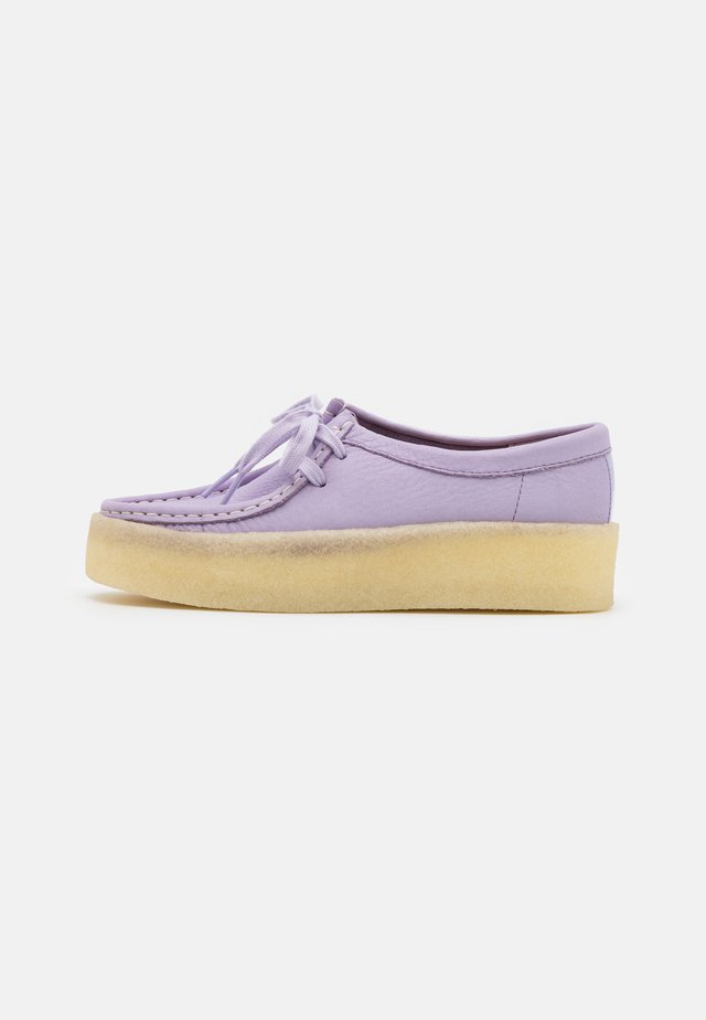 WALLABEE CUP - Nauhakengät - lilac