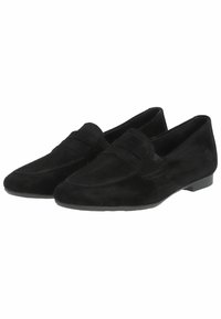Mocassini in suede neri con tacco basso. Presentano un design cucito sulla tomaia e una superficie liscia. Stile classico da indossare senza chiusura.