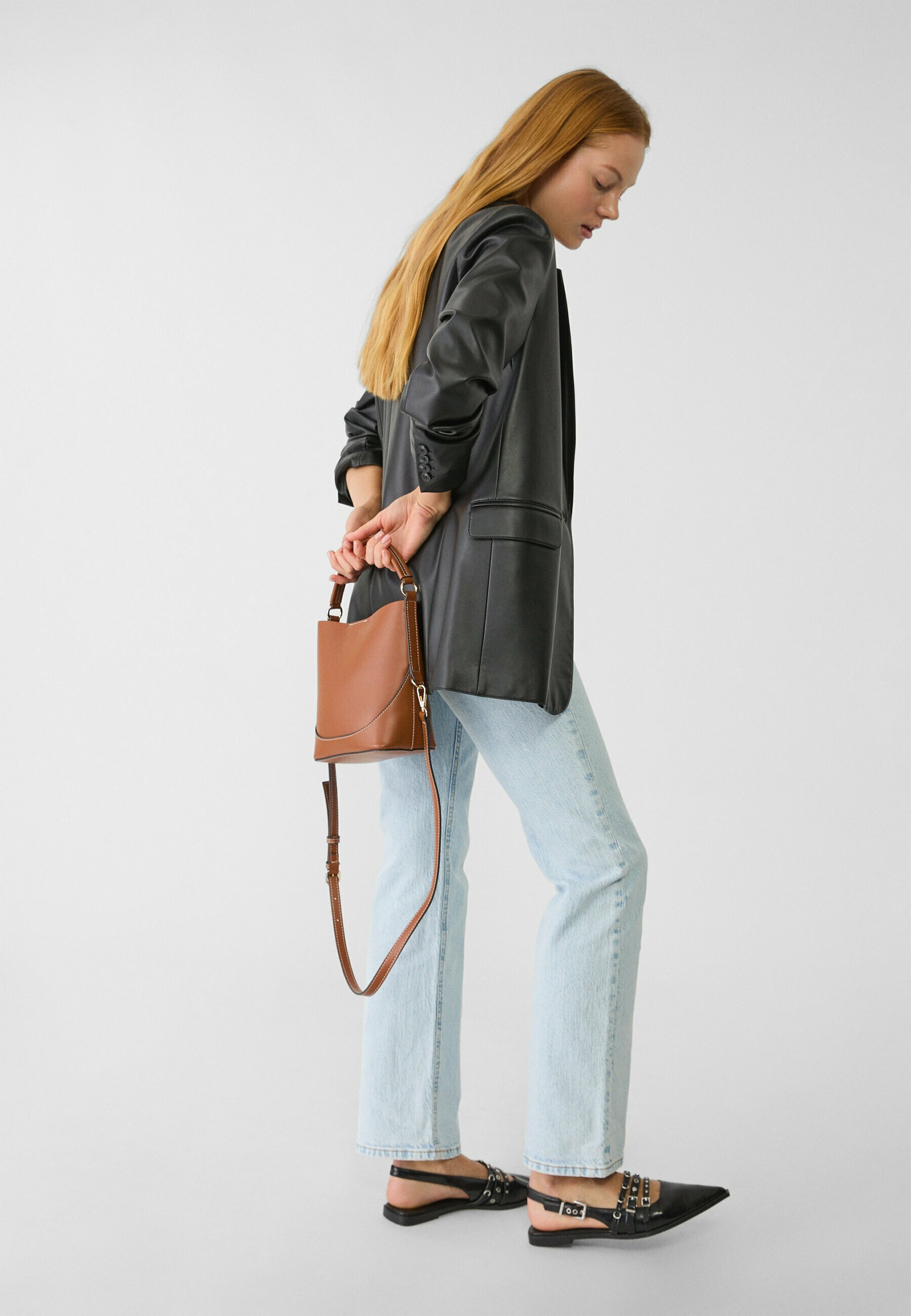 Stradivarius BUCKET WITH STRAP Cross body bag camel Zalando