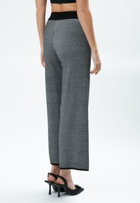 INFLUENCER COMFY  - Broek - black
