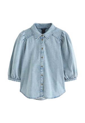 Lyseblå denimbluse med puffede trekvartærmer, knaplukning foran og spids krave.