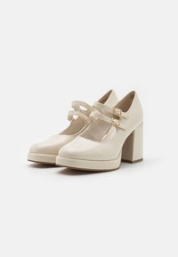 Marco Tozzi Platform magas sarkúk - cream