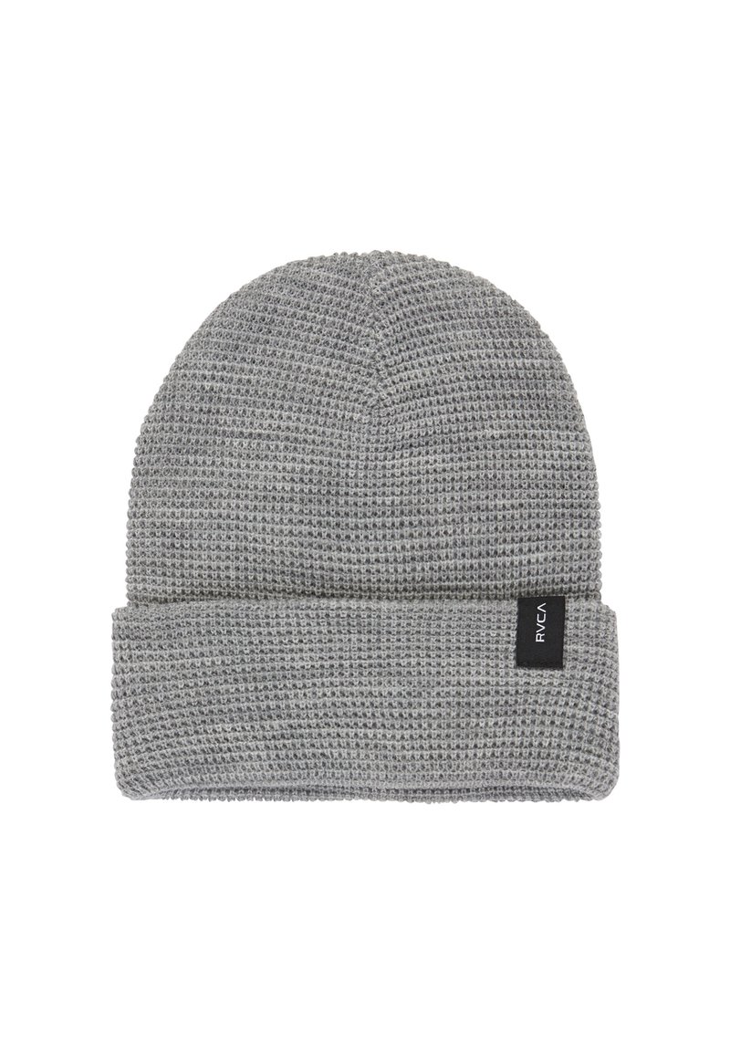 Grijze gebreide beanie met een omgeslagen rand, gestructureerd patroon en een klein zwart merkembleem. Zacht materiaal biedt warmte en comfort.