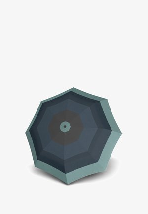 Parapluie de forme hexagonale présentant des nuances de bleu et de vert. Panneaux en tissu texturé avec un bouton central et sans matériel visible.