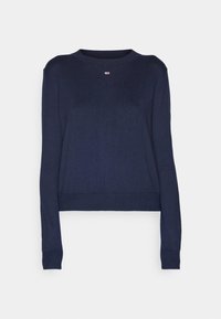 Pull en maille bleu marine à manches longues avec un petit logo rectangulaire centré sous l'encolure, poignets et bas côtelés.