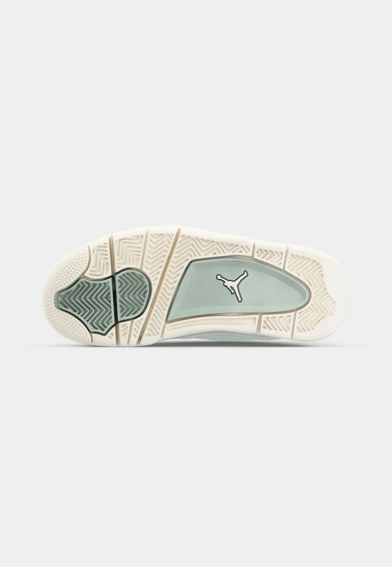 Suola della sneaker in bianco e verde menta, caratterizzata da una superficie testurizzata, motivo a zigzag e un accento centrale del logo Jumpman.